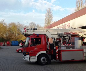 Feuerwehr Germersheim rückt unter Trauerbeflaggung aus