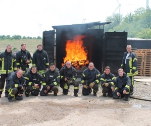 Atemschutzgeräteträger in der Wärmegewöhnungsanlage Worms