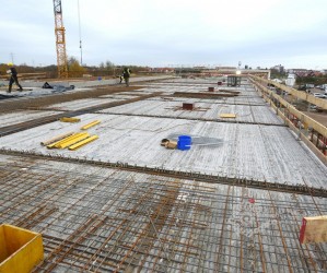 Dach der Fahrzeughalle wird betoniert
